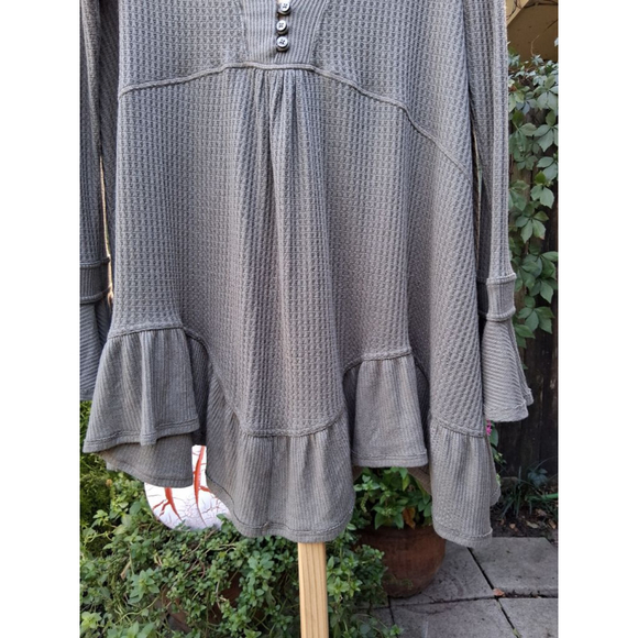 Free People Olive Stone Green Waffle Knit Ruffle Tunic Top XS NWT - Picture 3 of 12